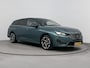 Peugeot 308 SW 1.2 136PK Automaat Hybrid Allure | AppleCarPlay/AndroidAuto | 17"LMV | AGR Stoel | Navigatie | Adaptive Cruise Control | Climate Control | 360'Camera | Keyless entry | Stof/Leer | Privacy Glass | Isofix |