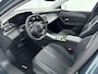 Peugeot 308 SW 1.2 136PK Automaat Hybrid Allure | AppleCarPlay/AndroidAuto | 17"LMV | AGR Stoel | Navigatie | Adaptive Cruise Control | Climate Control | 360'Camera | Keyless entry | Stof/Leer | Privacy Glass | Isofix |