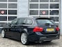 BMW 3-Serie Touring 318i Corporate Lease M Sport Edition | Navigatie | LM Velgen 18" | Elektrisch Glazen Panoramadak | Cruise Control | PDC Achter | Voorstoelen Verwarmd | Airco | Meeneemprijs! |