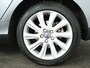 Volvo V40 2.0 T3 Momentum | Stoel verwarming | Voorruit verwarming | Parkeer Sensoren | Alcantara bekleding