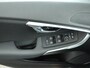 Volvo V40 2.0 T3 Momentum | Stoel verwarming | Voorruit verwarming | Parkeer Sensoren | Alcantara bekleding