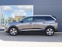 Peugeot 5008 SUV Allure 130pk Automaat | 7 Zitplaatsen | Navigatie | Camera v+a | Handsfree Achterklep | Climate Control | Keyless | Parkeersensoren v+a | Stoelverwarming | Cruise Control | Dodehoeksensor | Led koplampen | Apple Carplay / Android Auto | Bluetooth | DAB+ radio | Donker getint glas | Trekhaak | 18" lichtmetalen velgen |