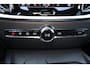 Volvo V60 B4 Essential Edition Sport - Intellisafe Assist & Surround - Parkeercamera achter- Verwarmbare voorstoelen, stuurwiel en achterbank - Parkeersensoren voor & achter - Lederen bekleding - 19" Wielen -