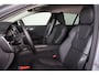 Volvo V60 B4 Essential Edition Sport - Intellisafe Assist & Surround - Parkeercamera achter- Verwarmbare voorstoelen, stuurwiel en achterbank - Parkeersensoren voor & achter - Lederen bekleding - 19" Wielen -