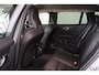 Volvo V60 B4 Essential Edition Sport - Intellisafe Assist & Surround - Parkeercamera achter- Verwarmbare voorstoelen, stuurwiel en achterbank - Parkeersensoren voor & achter - Lederen bekleding - 19" Wielen -