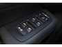 Volvo V60 B4 Essential Edition Sport - Intellisafe Assist & Surround - Parkeercamera achter- Verwarmbare voorstoelen, stuurwiel en achterbank - Parkeersensoren voor & achter - Lederen bekleding - 19" Wielen -