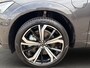 Volvo XC60 T6 Plug-in hybrid AWD Plus Dark 360 Camera | Panoramadak | Sportstoelen | Wegklapbare trekhaak | Extra getint glas | 21" Lichtmetalen velgen | | Achterbank verwarmd | Alarmsysteem | Apple Carplay/Android Auto|telefoonintegratie premium