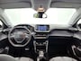 Peugeot e-208 EV Style 50 kWh 136pk | Accu SOH 99,9% | Navigatie | Climate Control | Cruise Control | Parkeersensoren v+a | Stoelverwarming | Keyless | Apple Carplay / Android Auto | DAB+ radio | Led koplampen | Elektrisch inklapbare spiegels | Armsteun | Donker getint glas | 16" lichtmetalen velgen |