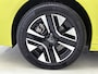 Peugeot e-208 EV Style 50 kWh 136pk | Accu SOH 99,9% | Navigatie | Climate Control | Cruise Control | Parkeersensoren v+a | Stoelverwarming | Keyless | Apple Carplay / Android Auto | DAB+ radio | Led koplampen | Elektrisch inklapbare spiegels | Armsteun | Donker getint glas | 16" lichtmetalen velgen |