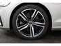 Volvo V60 2.0 T6 Recharge AWD R-Design | Stoel + stuur verwarming | Camera | Trekhaak | Stoel geheugen | 19 Inch | Keyless
