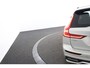 Volvo V60 2.0 T6 Recharge AWD R-Design | Stoel + stuur verwarming | Camera | Trekhaak | Stoel geheugen | 19 Inch | Keyless