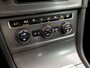 Volkswagen Golf Variant 1.4 TSI Sportline 150Pk Automaat (NAVIGATIE, CLIMATE, CRUISE, STOEL/STUURVERWARMING, SPORTSTOELEN, GETINT GLAS, TREKHAAK, PARKEERSENSOREN, NIEUWE APK, NIEUWSTAAT)