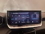 Peugeot 2008 1.2 Hybrid 136 Allure Parkeersensoren Voor + Achter | Digitaal Dashboard | Carplay | Climate Control | 17" Lichtmetaal | Airco (automatisch) | Apple Carplay/Android Auto|telefoonintegratie premium | Cruise control