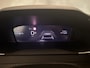Peugeot 2008 1.2 Hybrid 136 Allure Parkeersensoren Voor + Achter | Digitaal Dashboard | Carplay | Climate Control | 17" Lichtmetaal | Airco (automatisch) | Apple Carplay/Android Auto|telefoonintegratie premium | Cruise control