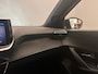 Peugeot 2008 1.2 Hybrid 136 Allure Parkeersensoren Voor + Achter | Digitaal Dashboard | Carplay | Climate Control | 17" Lichtmetaal | Airco (automatisch) | Apple Carplay/Android Auto|telefoonintegratie premium | Cruise control