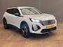 Peugeot 2008 1.2 Hybrid 136 Allure Parkeersensoren Voor + Achter | Digitaal Dashboard | Carplay | Climate Control | 17" Lichtmetaal | Airco (automatisch) | Apple Carplay/Android Auto|telefoonintegratie premium | Cruise control