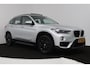 BMW X1 SDrive18i (PANORAMADAK, TREKHAAK, STOELVERWARMING, NAVIGATIE, DEALER ONDERHOUDEN)
