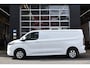 Ford E-Transit Custom 340 L2H1 Limited 65kWh 136pk! Achteruijrijcam. / Trekhaak+2300kg Trekgewicht / Clima / Stoelverw+Stoelverw+Voorruitverw. / Lichtmetaal / Direct leverbaar / 0,99% Fin lease