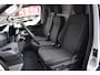 Ford E-Transit Custom 340 L2H1 Limited 65kWh 136pk! Achteruijrijcam. / Trekhaak+2300kg Trekgewicht / Clima / Stoelverw+Stoelverw+Voorruitverw. / Lichtmetaal / Direct leverbaar / 0,99% Fin lease