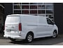Ford E-Transit Custom 340 L2H1 Limited 65kWh 136pk! Achteruijrijcam. / Trekhaak+2300kg Trekgewicht / Clima / Stoelverw+Stoelverw+Voorruitverw. / Lichtmetaal / Direct leverbaar / 0,99% Fin lease