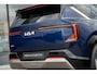 Kia EV5 Plus Advanced 81.4 kWh | Incl. Particuliere inruilpremie en gratis metallic lak naar keuze | Levering 2026 | Warmtepomp | Harman Kardon | Leder | Stoelverwarming + Stuurverwarming | Panodak | PDC V+A |