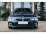 BMW 3-Serie Touring 330i Aut. | High Executive | Luxury Line | Head-Up Display | Navigatie incl. Apple CarPlay | HIFI | Achteruitrijcamera | Sportstoelen | 17" LM Velgen |