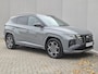 Hyundai Tucson 1.6 T-GDI PHEV Plug-in N Line 4WD Automaat / Apple Carplay Android Auto / Stuur-, Stoel en Achterbankverwarming / Rondomzicht camera / Adaptief CC / Stoelventilatie / Elektrische achterklep / Trekgewicht 1.350kg /