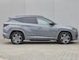 Hyundai Tucson 1.6 T-GDI PHEV Plug-in N Line 4WD Automaat / Apple Carplay Android Auto / Stuur-, Stoel en Achterbankverwarming / Rondomzicht camera / Adaptief CC / Stoelventilatie / Elektrische achterklep / Trekgewicht 1.350kg /