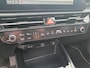 Kia Niro 1.6 GDi Hybrid DynamicPlusLine | Trekhaak | Stoel en stuurverwarming | Schuifdak | Parkeersensoren voor en achter | Adaptieve cruise control | Navigatie | Camera | Verbruik 1 op 20!