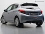 Peugeot 208 1.2 PureTech Allure (APPLE CARPLAY,LED,PANORAMA,STOELVERWARMING,CRUISE,CLIMATE,CAMERA,LM-VELGEN,TREKHAAK,NIEUWE APK)