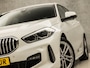 BMW 1-Serie 118i M Sport High Executive Automaat (APPLE CARPLAY, M PAKKET, GROOT NAVI, LEDER, STOELVERWARMING, SPORTSTOELEN, LANE ASSIST, CRUISE, DAB+, NIEUWSTAAT)