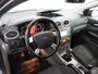 Ford Focus 1.8 Limited 126 pk, Airco, Bluetooth, Boordcomputer, Cruise control, Parkeersensoren achter, Elektronische remkrachtverdeling, Elektronisch Stabiliteits Programma, Verwarmde voorruit Deze Ford Focus 1.8 Limited uit 2010 bewijst dat je niet nieuw hoeft te rijden om kwaliteit en comfort te ervaren. Met zijn krachtige 1.8-liter motor en fijne rijgedrag is hij ideaal voor zow