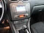 Ford Focus 1.8 Limited 126 pk, Airco, Bluetooth, Boordcomputer, Cruise control, Parkeersensoren achter, Elektronische remkrachtverdeling, Elektronisch Stabiliteits Programma, Verwarmde voorruit Deze Ford Focus 1.8 Limited uit 2010 bewijst dat je niet nieuw hoeft te rijden om kwaliteit en comfort te ervaren. Met zijn krachtige 1.8-liter motor en fijne rijgedrag is hij ideaal voor zow