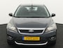 Ford Focus 1.8 Limited 126 pk, Airco, Bluetooth, Boordcomputer, Cruise control, Parkeersensoren achter, Elektronische remkrachtverdeling, Elektronisch Stabiliteits Programma, Verwarmde voorruit Deze Ford Focus 1.8 Limited uit 2010 bewijst dat je niet nieuw hoeft te rijden om kwaliteit en comfort te ervaren. Met zijn krachtige 1.8-liter motor en fijne rijgedrag is hij ideaal voor zow