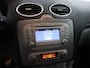Ford Focus 1.8 Limited 126 pk, Airco, Bluetooth, Boordcomputer, Cruise control, Parkeersensoren achter, Elektronische remkrachtverdeling, Elektronisch Stabiliteits Programma, Verwarmde voorruit Deze Ford Focus 1.8 Limited uit 2010 bewijst dat je niet nieuw hoeft te rijden om kwaliteit en comfort te ervaren. Met zijn krachtige 1.8-liter motor en fijne rijgedrag is hij ideaal voor zow
