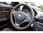 BMW 1-Serie Cabrio 118i Exclusive Edition 143pk Airco/Cruise/Stoelverwarming/Bluetooth/Leder/PDC/RadioCD.AUX.USB/18"LM/Parelmoer