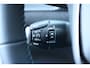 Peugeot 2008 1.2 PURETECH 100PK ALLURE | Climate controle | Cruise Controle | 17'' Lichtmetalen velgen | 360° camera | Navigatie | Achterbank in delen neerklapbaar | Achteruitrijcamera | Achteruitrijcamera