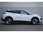 Peugeot 2008 1.2 PURETECH 100PK ALLURE | Climate controle | Cruise Controle | 17'' Lichtmetalen velgen | 360° camera | Navigatie | Achterbank in delen neerklapbaar | Achteruitrijcamera | Achteruitrijcamera