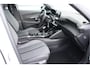 Peugeot 2008 1.2 PURETECH 100PK ALLURE | Climate controle | Cruise Controle | 17'' Lichtmetalen velgen | 360° camera | Navigatie | Achterbank in delen neerklapbaar | Achteruitrijcamera | Achteruitrijcamera