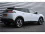 Peugeot 2008 1.2 PURETECH 100PK ALLURE | Climate controle | Cruise Controle | 17'' Lichtmetalen velgen | 360° camera | Navigatie | Achterbank in delen neerklapbaar | Achteruitrijcamera | Achteruitrijcamera