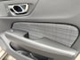 Volvo V60 2.0 B3 Essential Automaat | Google Maps Navigatiesysteem | Apple CarPlay | LED verlichting | Stoel & stuurwielverwarming | Cruise & Climate control | Draadloze telefoonlader | Achteruitrijcamera | Parkeersensoren achter