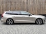 Volvo V60 2.0 B3 Essential Automaat | Google Maps Navigatiesysteem | Apple CarPlay | LED verlichting | Stoel & stuurwielverwarming | Cruise & Climate control | Draadloze telefoonlader | Achteruitrijcamera | Parkeersensoren achter