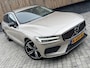 Volvo V60 2.0 B3 Essential Automaat | Google Maps Navigatiesysteem | Apple CarPlay | LED verlichting | Stoel & stuurwielverwarming | Cruise & Climate control | Draadloze telefoonlader | Achteruitrijcamera | Parkeersensoren achter
