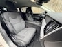 Volvo V60 2.0 B3 Essential Automaat | Google Maps Navigatiesysteem | Apple CarPlay | LED verlichting | Stoel & stuurwielverwarming | Cruise & Climate control | Draadloze telefoonlader | Achteruitrijcamera | Parkeersensoren achter