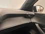 Peugeot 2008 1.2 Hybrid 136 Allure Parkeersensoren Rondom | Digitaal Dashboard | Carplay | 17" Lichtmetaal | Leder/Stof | Cruise | Climate | Airco (automatisch) | Apple Carplay/Android Auto|telefoonintegratie premium | Cruise control