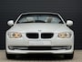 BMW 3-Serie E93 LCI 320d Cabriolet High Executive Aut.-6 | 73.755 km.! | 2e eigenaresse | 100% dealer-onderhouden | Youngtimer | Bijtellingsvriendelijk! |