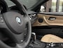 BMW 3-Serie E93 LCI 320d Cabriolet High Executive Aut.-6 | 73.755 km.! | 2e eigenaresse | 100% dealer-onderhouden | Youngtimer | Bijtellingsvriendelijk! |