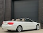 BMW 3-Serie E93 LCI 320d Cabriolet High Executive Aut.-6 | 73.755 km.! | 2e eigenaresse | 100% dealer-onderhouden | Youngtimer | Bijtellingsvriendelijk! |