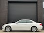 BMW 3-Serie E93 LCI 320d Cabriolet High Executive Aut.-6 | 73.755 km.! | 2e eigenaresse | 100% dealer-onderhouden | Youngtimer | Bijtellingsvriendelijk! |