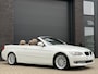 BMW 3-Serie E93 LCI 320d Cabriolet High Executive Aut.-6 | 73.755 km.! | 2e eigenaresse | 100% dealer-onderhouden | Youngtimer | Bijtellingsvriendelijk! |
